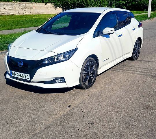 Белый Ниссан Лиф, объемом двигателя 0 л и пробегом 82 тыс. км за 11900 $, фото 2 на Automoto.ua