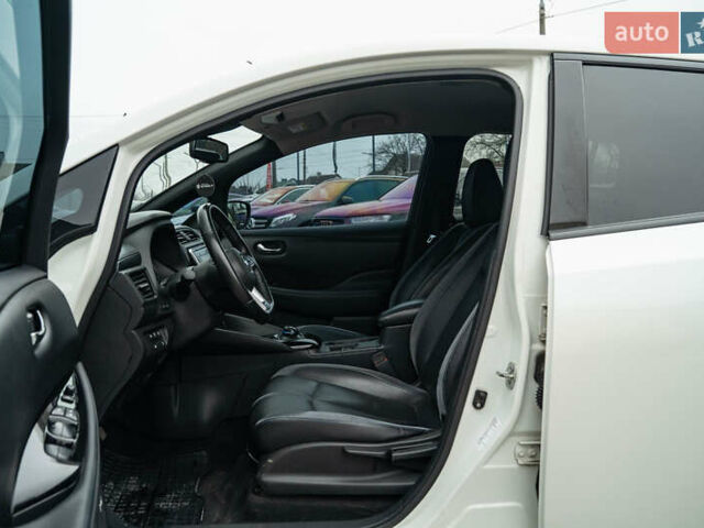 Белый Ниссан Лиф, объемом двигателя 0 л и пробегом 109 тыс. км за 14200 $, фото 20 на Automoto.ua