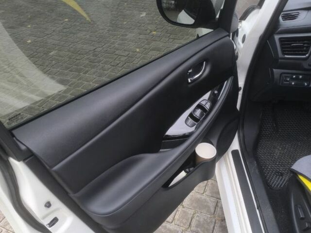 Белый Ниссан Лиф, объемом двигателя 0 л и пробегом 101 тыс. км за 12800 $, фото 4 на Automoto.ua