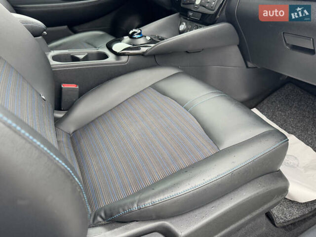 Белый Ниссан Лиф, объемом двигателя 0 л и пробегом 157 тыс. км за 11700 $, фото 35 на Automoto.ua