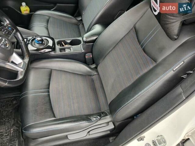 Белый Ниссан Лиф, объемом двигателя 0 л и пробегом 135 тыс. км за 12799 $, фото 19 на Automoto.ua