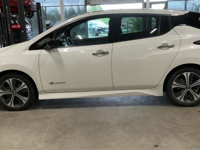 Білий Ніссан Ліф, об'ємом двигуна 0 л та пробігом 124 тис. км за 12500 $, фото 5 на Automoto.ua