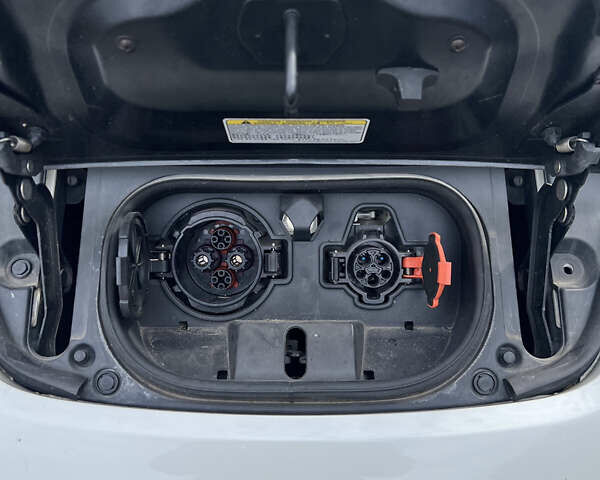 Білий Ніссан Ліф, об'ємом двигуна 0 л та пробігом 57 тис. км за 13750 $, фото 13 на Automoto.ua