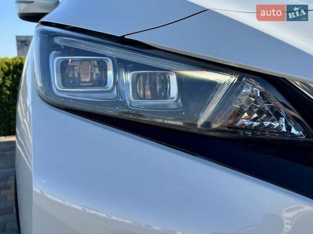 Белый Ниссан Лиф, объемом двигателя 0 л и пробегом 77 тыс. км за 12500 $, фото 13 на Automoto.ua