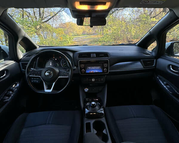 Белый Ниссан Лиф, объемом двигателя 0 л и пробегом 116 тыс. км за 11800 $, фото 92 на Automoto.ua