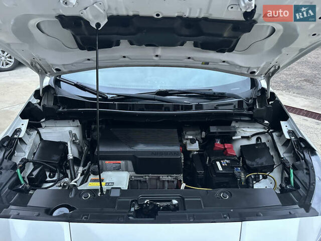 Білий Ніссан Ліф, об'ємом двигуна 0 л та пробігом 181 тис. км за 9800 $, фото 14 на Automoto.ua