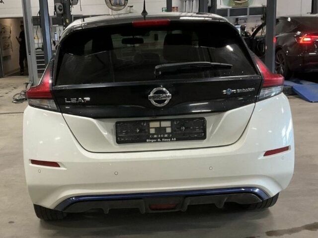 Білий Ніссан Ліф, об'ємом двигуна 0 л та пробігом 124 тис. км за 12500 $, фото 4 на Automoto.ua