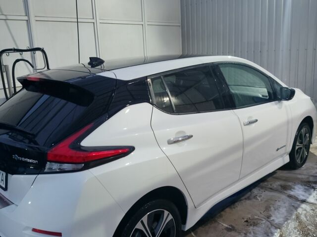 Белый Ниссан Лиф, объемом двигателя 0 л и пробегом 124 тыс. км за 15000 $, фото 1 на Automoto.ua