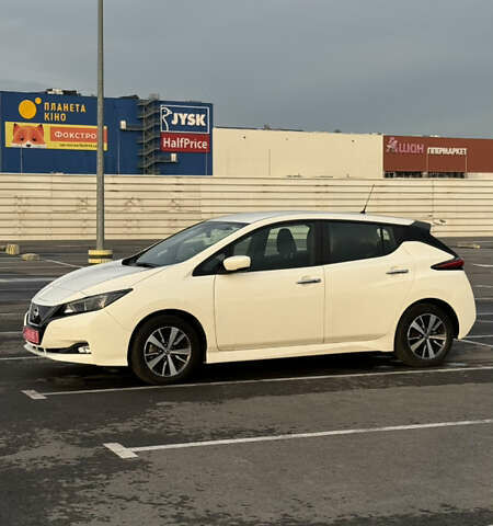 Белый Ниссан Лиф, объемом двигателя 0 л и пробегом 50 тыс. км за 12800 $, фото 5 на Automoto.ua