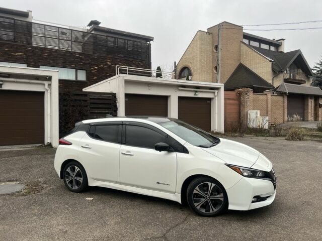 Белый Ниссан Лиф, объемом двигателя 0 л и пробегом 130 тыс. км за 10300 $, фото 5 на Automoto.ua