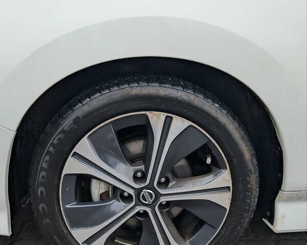 Белый Ниссан Лиф, объемом двигателя 0 л и пробегом 112 тыс. км за 12200 $, фото 5 на Automoto.ua