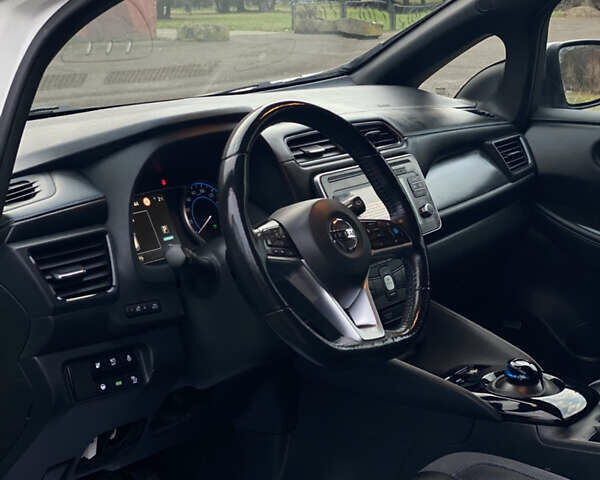 Белый Ниссан Лиф, объемом двигателя 0 л и пробегом 147 тыс. км за 10999 $, фото 25 на Automoto.ua