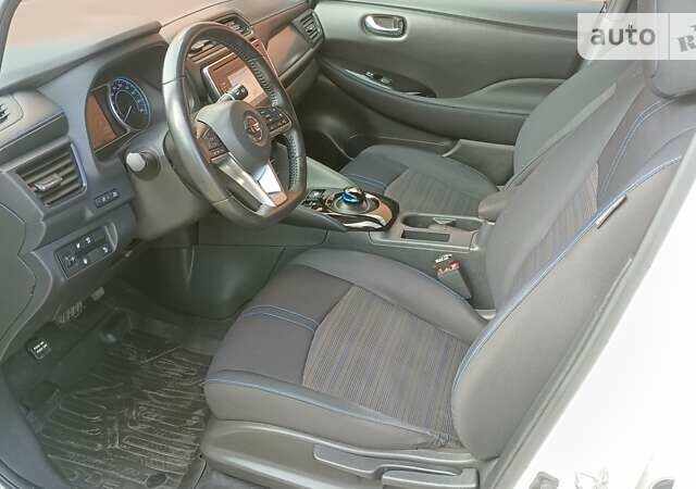 Белый Ниссан Лиф, объемом двигателя 0 л и пробегом 75 тыс. км за 11999 $, фото 30 на Automoto.ua