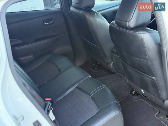 Белый Ниссан Лиф, объемом двигателя 0 л и пробегом 113 тыс. км за 13000 $, фото 6 на Automoto.ua