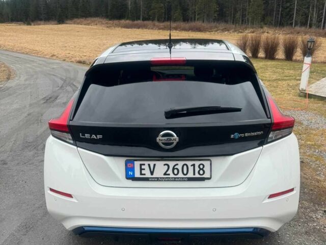 Белый Ниссан Лиф, объемом двигателя 0 л и пробегом 111 тыс. км за 9700 $, фото 5 на Automoto.ua