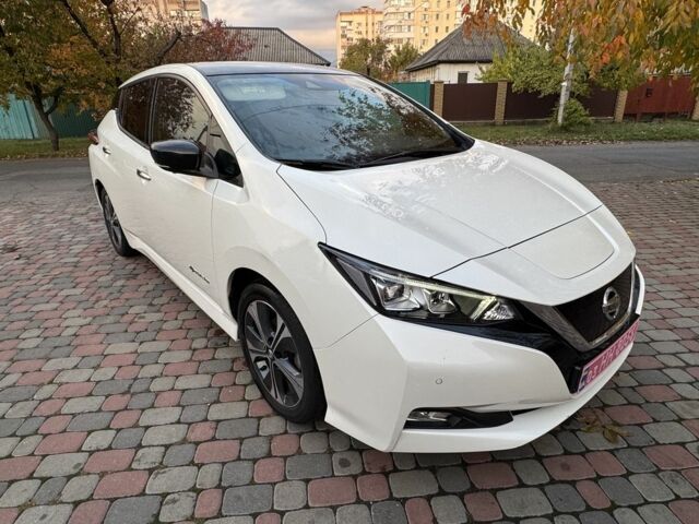 Белый Ниссан Лиф, объемом двигателя 0 л и пробегом 102 тыс. км за 12699 $, фото 1 на Automoto.ua