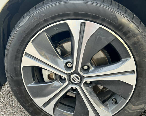 Білий Ніссан Ліф, об'ємом двигуна 0 л та пробігом 58 тис. км за 13499 $, фото 30 на Automoto.ua