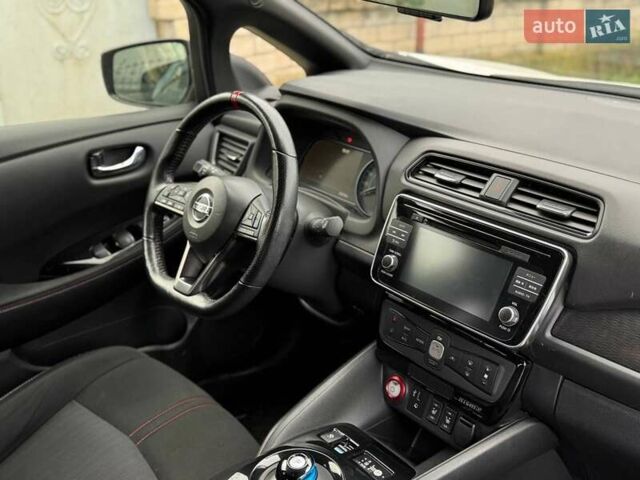 Белый Ниссан Лиф, объемом двигателя 0 л и пробегом 33 тыс. км за 16400 $, фото 21 на Automoto.ua