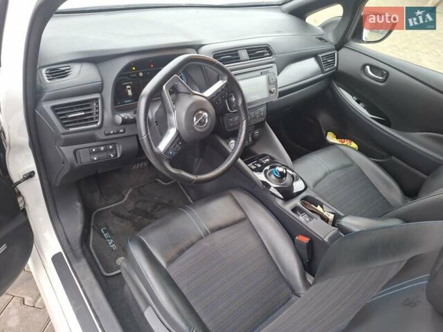 Белый Ниссан Лиф, объемом двигателя 0 л и пробегом 104 тыс. км за 12600 $, фото 5 на Automoto.ua