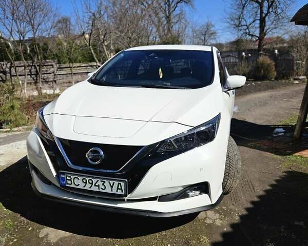 Білий Ніссан Ліф, об'ємом двигуна 0 л та пробігом 160 тис. км за 11500 $, фото 1 на Automoto.ua