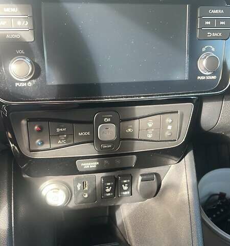 Белый Ниссан Лиф, объемом двигателя 0 л и пробегом 94 тыс. км за 13000 $, фото 11 на Automoto.ua