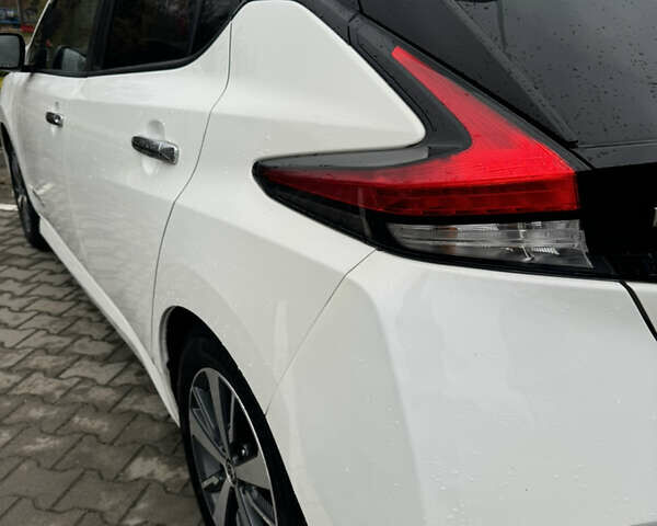 Белый Ниссан Лиф, объемом двигателя 0 л и пробегом 116 тыс. км за 11800 $, фото 12 на Automoto.ua