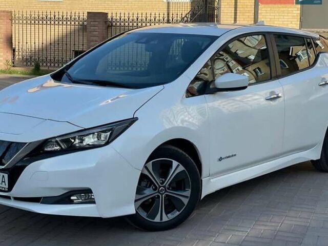 Белый Ниссан Лиф, объемом двигателя 0 л и пробегом 77 тыс. км за 14600 $, фото 1 на Automoto.ua