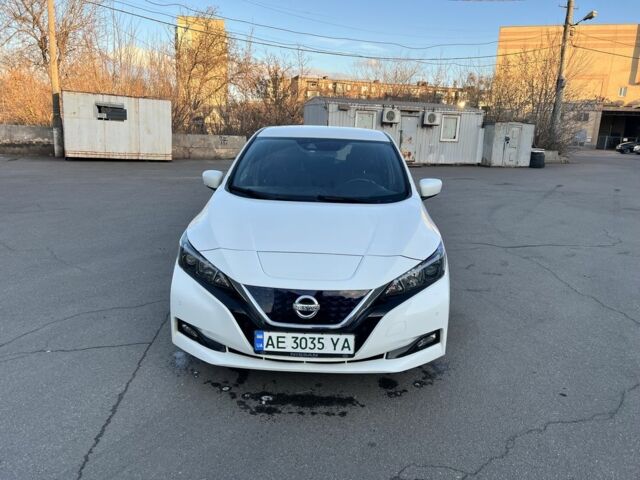 Белый Ниссан Лиф, объемом двигателя 0 л и пробегом 93 тыс. км за 12900 $, фото 1 на Automoto.ua