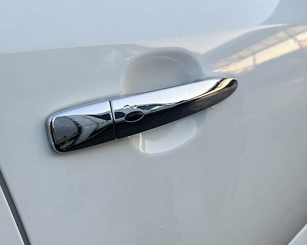 Белый Ниссан Лиф, объемом двигателя 0 л и пробегом 104 тыс. км за 14300 $, фото 31 на Automoto.ua