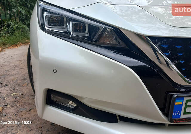 Белый Ниссан Лиф, объемом двигателя 0 л и пробегом 82 тыс. км за 15600 $, фото 21 на Automoto.ua