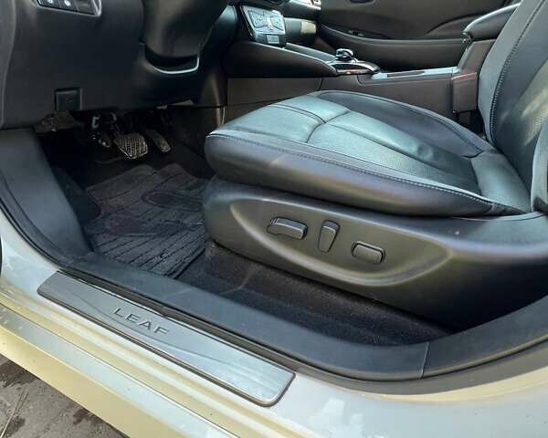 Белый Ниссан Лиф, объемом двигателя 0 л и пробегом 34 тыс. км за 13800 $, фото 12 на Automoto.ua