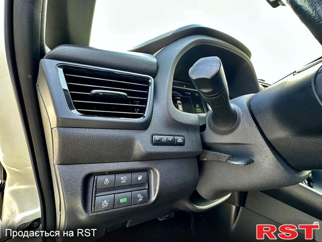 Белый Ниссан Лиф, объемом двигателя 0.13 л и пробегом 44 тыс. км за 12400 $, фото 6 на Automoto.ua