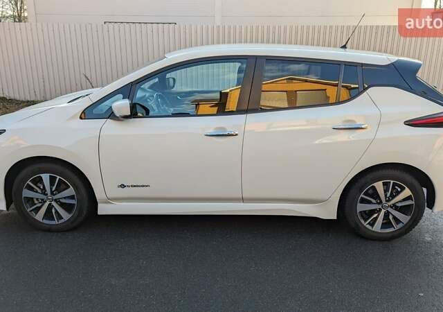 Белый Ниссан Лиф, объемом двигателя 0 л и пробегом 60 тыс. км за 14900 $, фото 9 на Automoto.ua