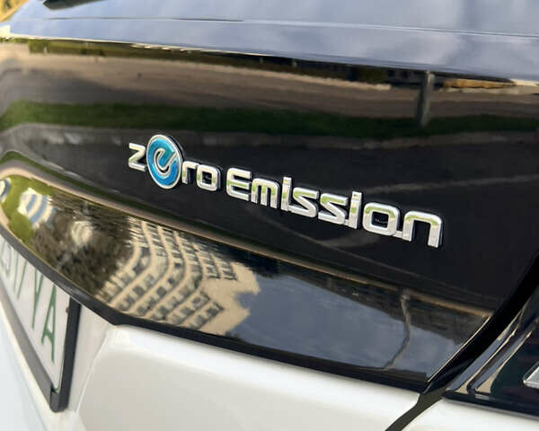 Білий Ніссан Ліф, об'ємом двигуна 0 л та пробігом 58 тис. км за 13499 $, фото 25 на Automoto.ua