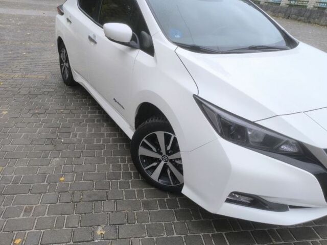 Белый Ниссан Лиф, объемом двигателя 0 л и пробегом 101 тыс. км за 12800 $, фото 1 на Automoto.ua