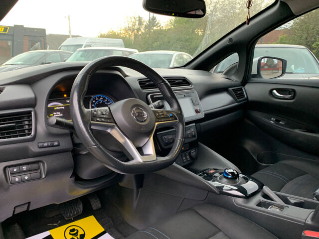 Білий Ніссан Ліф, об'ємом двигуна 40 л та пробігом 80 тис. км за 12800 $, фото 7 на Automoto.ua