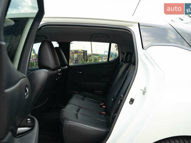 Белый Ниссан Лиф, объемом двигателя 0 л и пробегом 108 тыс. км за 13900 $, фото 23 на Automoto.ua