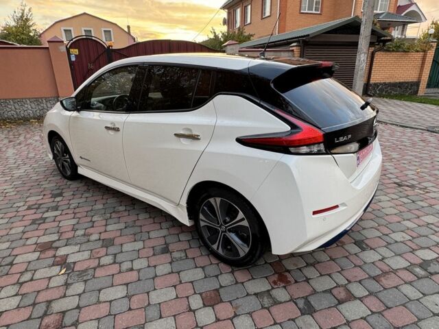 Белый Ниссан Лиф, объемом двигателя 0 л и пробегом 102 тыс. км за 12699 $, фото 3 на Automoto.ua