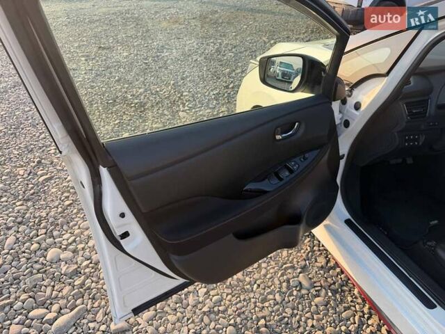 Белый Ниссан Лиф, объемом двигателя 0 л и пробегом 33 тыс. км за 16400 $, фото 15 на Automoto.ua