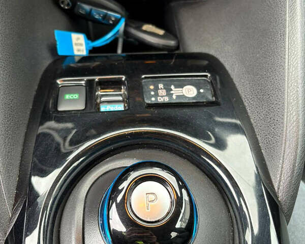 Білий Ніссан Ліф, об'ємом двигуна 0 л та пробігом 150 тис. км за 10400 $, фото 25 на Automoto.ua