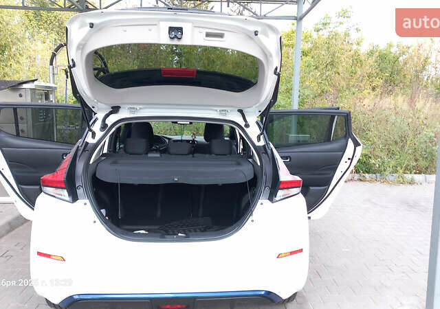 Белый Ниссан Лиф, объемом двигателя 0 л и пробегом 82 тыс. км за 15600 $, фото 16 на Automoto.ua