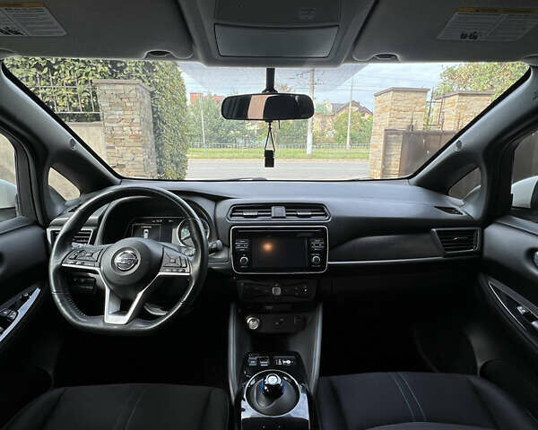 Білий Ніссан Ліф, об'ємом двигуна 0 л та пробігом 57 тис. км за 13750 $, фото 7 на Automoto.ua