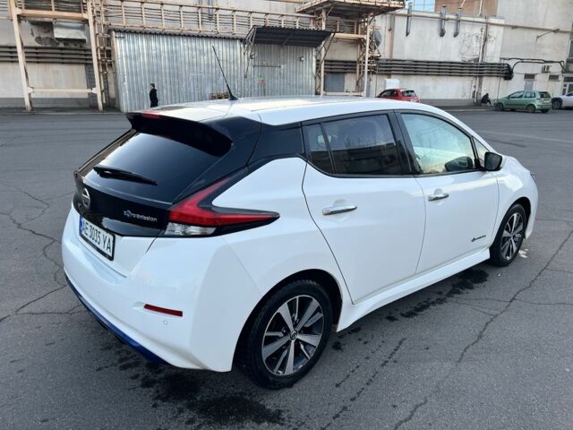 Белый Ниссан Лиф, объемом двигателя 0 л и пробегом 93 тыс. км за 12900 $, фото 4 на Automoto.ua