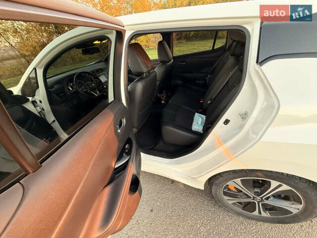 Белый Ниссан Лиф, объемом двигателя 0 л и пробегом 162 тыс. км за 12000 $, фото 9 на Automoto.ua