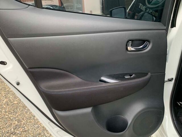 Білий Ніссан Ліф, об'ємом двигуна 40 л та пробігом 80 тис. км за 12800 $, фото 15 на Automoto.ua