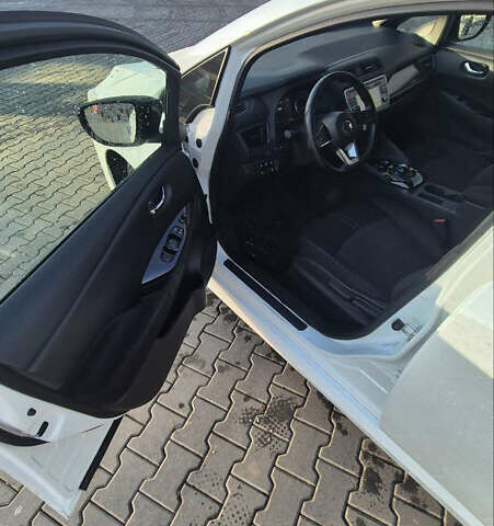 Білий Ніссан Ліф, об'ємом двигуна 0 л та пробігом 192 тис. км за 10800 $, фото 18 на Automoto.ua