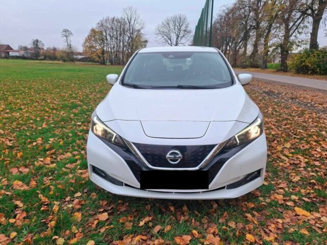 Белый Ниссан Лиф, объемом двигателя 0 л и пробегом 65 тыс. км за 5000 $, фото 1 на Automoto.ua