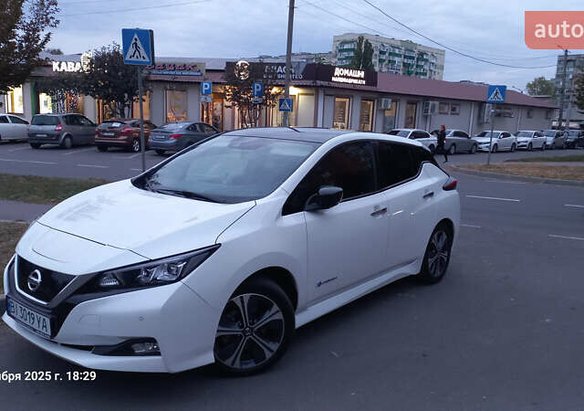 Белый Ниссан Лиф, объемом двигателя 0 л и пробегом 82 тыс. км за 15600 $, фото 9 на Automoto.ua