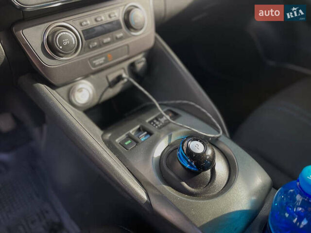 Білий Ніссан Ліф, об'ємом двигуна 0 л та пробігом 148 тис. км за 10800 $, фото 26 на Automoto.ua