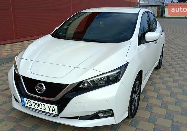 Белый Ниссан Лиф, объемом двигателя 0 л и пробегом 75 тыс. км за 11999 $, фото 3 на Automoto.ua